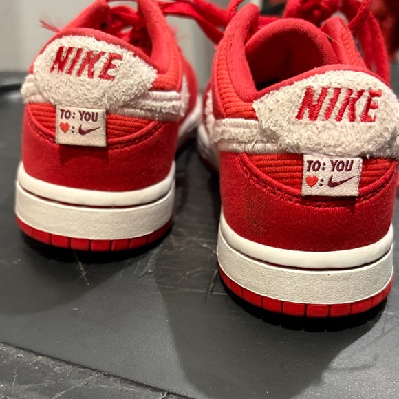 Nike - Picture 3 of 5